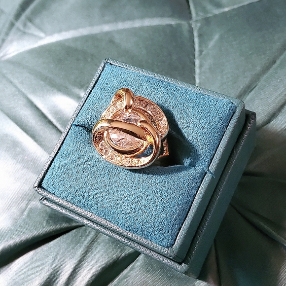 Love Knot Ring Statement Jewelry - Picture 12 of 14